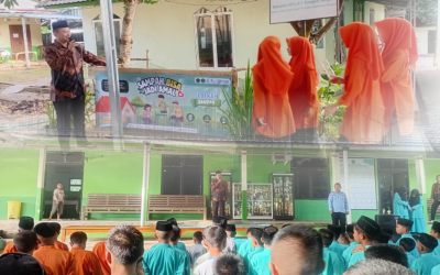 MTsN 1 Bangka Tengah Budayakan “Shadaqah Sampah” untuk Peduli Lingkungan dan Sosial