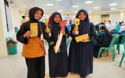 MTsN 1 Bangka Tengah Juara di Acara Gebyar Bulan Bahasa