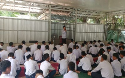 Kepala MTsN 1 Bangka Tengah Sampaikan Hikmah Puasa dalam Kultum Dzuhur di Mushola Nurul Iman